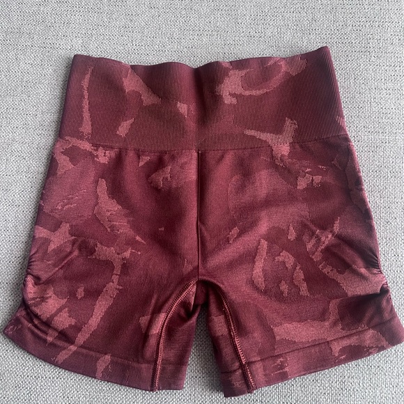 GYMSHARK WORKOUT SHORTS - Picture 2 of 2